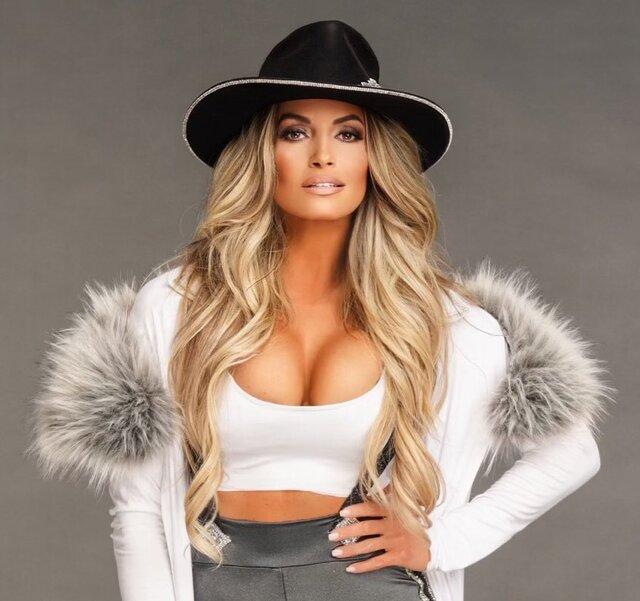 Trish Stratus: A Trailblazer in WWE’s Women’s Evolution and Her Lasting Legacy